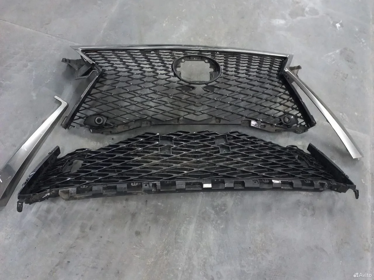 Решетка радиатора на lexus rx 4 2019 год