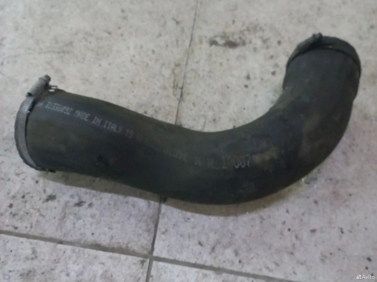 Патрубок интеркулера на volvo xc60,xc70 2,4 diz