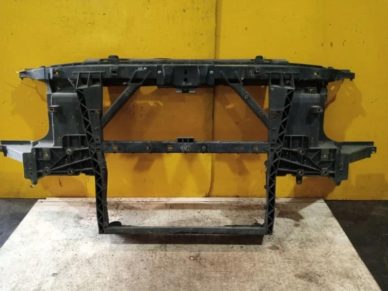 Панель передняя Nissan Armada 2004-2015