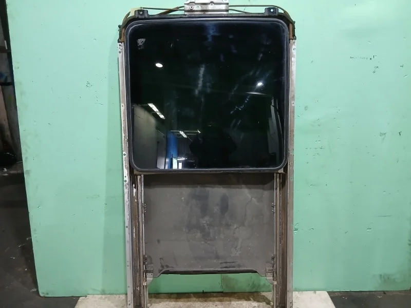 Стекло люка Mitsubishi Pajero 4 2000-2019