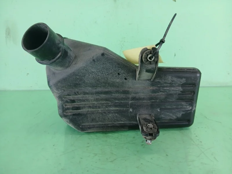 Резонатор воздушного фильтра Suzuki Grand Vitara 2 2005-2015