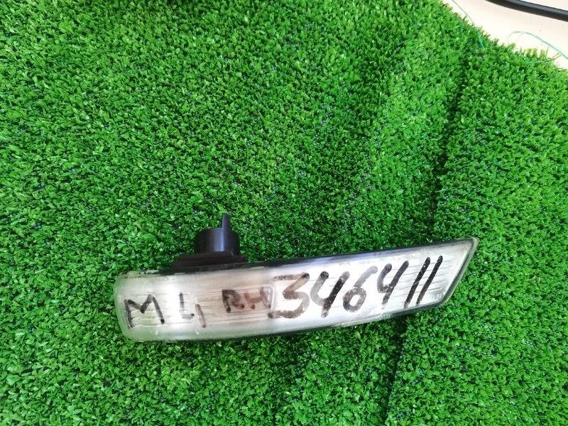 Повторитель поворотника зеркало rh ford Mondeo 4 2010-2014