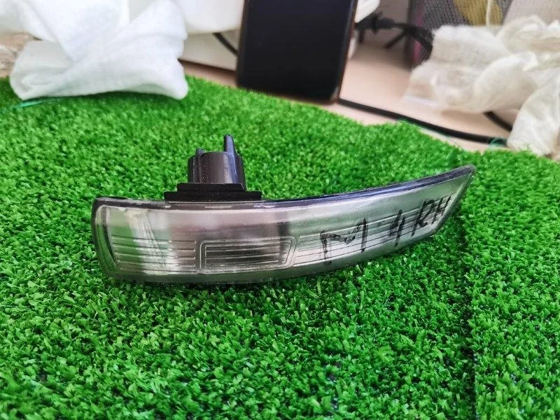 Повторитель поворотника зеркало rh ford Mondeo 4 2010-2014