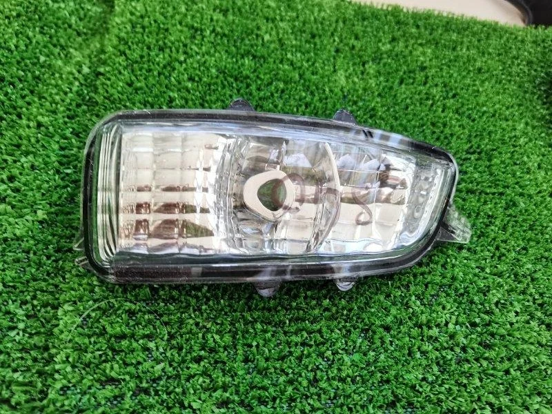 Повторитель поворотника зеркало volvo s40 2008-2012
