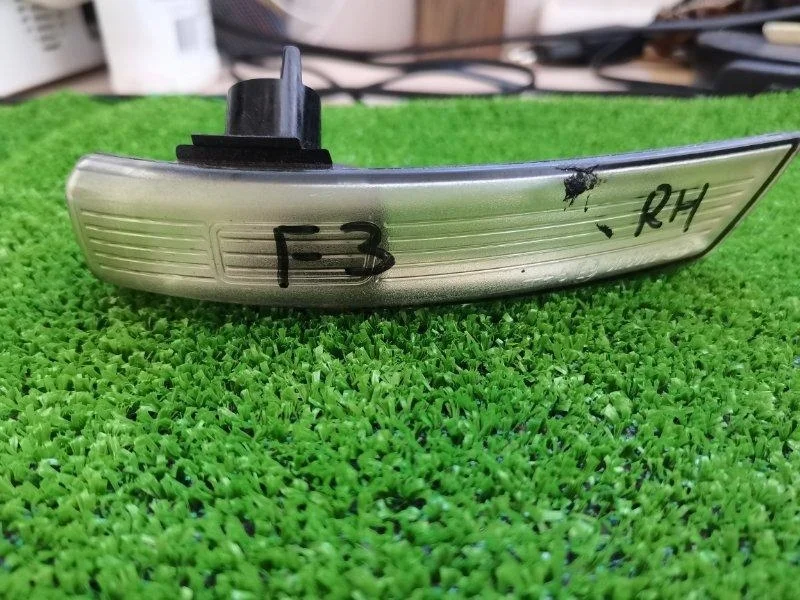 Повторитель поворотника зеркало rh ford Focus 3 2011-2019