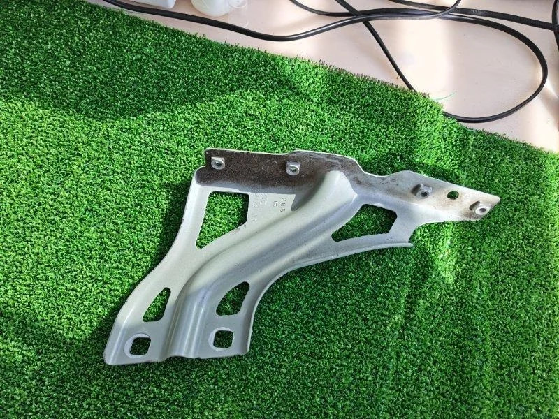 Кронштейн крыла AUDI Q3 2011-2018 8U