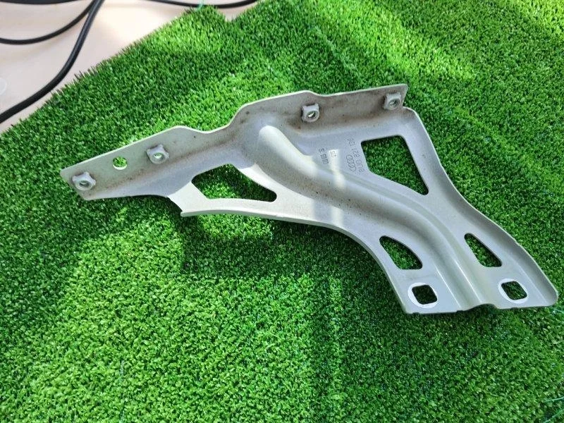 Кронштейн крыла AUDI Q3 2011-2018 8U