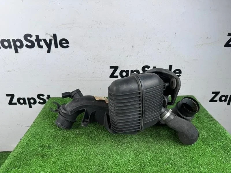 Резонатор воздушного фильтра AUDI a4 B8