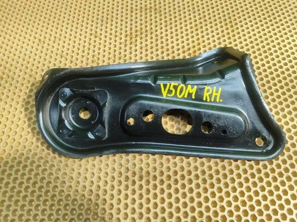 Б.у. кронштейн подрамника TOYOTA CAMRY V50 ASV50 TOYOTA CAMRY V50 ASV50 2.5 2016