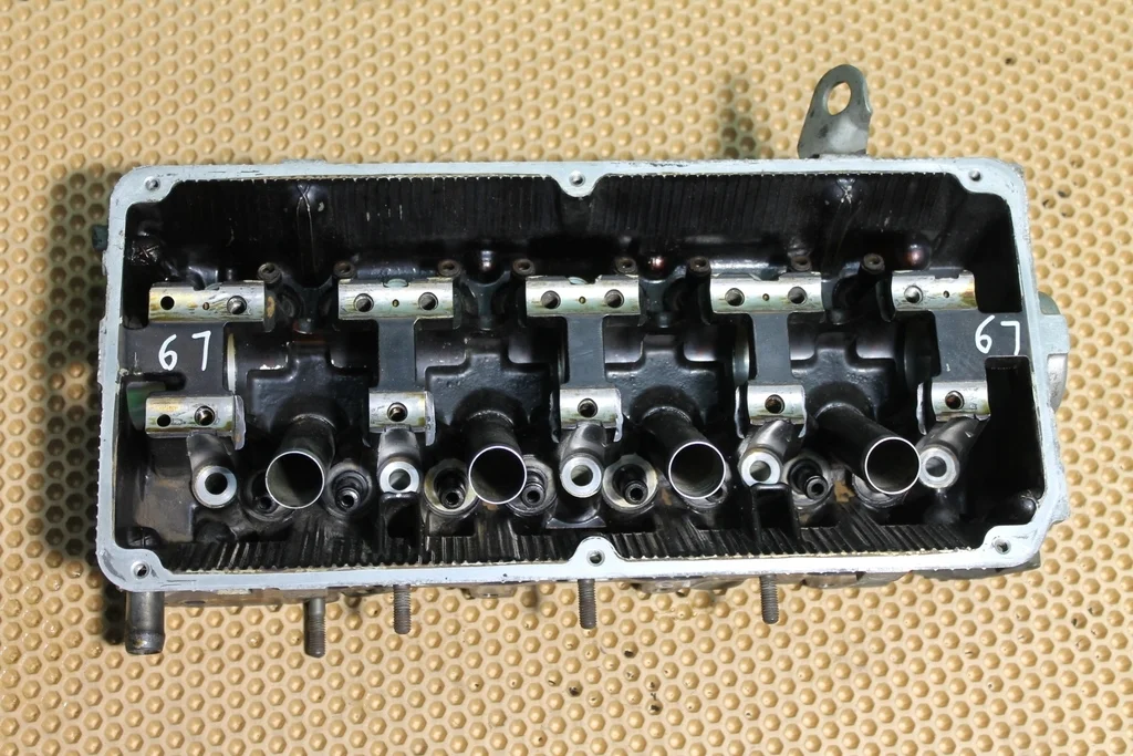 Б.у. головка блока цилиндров MITSUBISHI LANCER CS3A MITSUBISHI LANCER CS3A 1.6 2000-2011