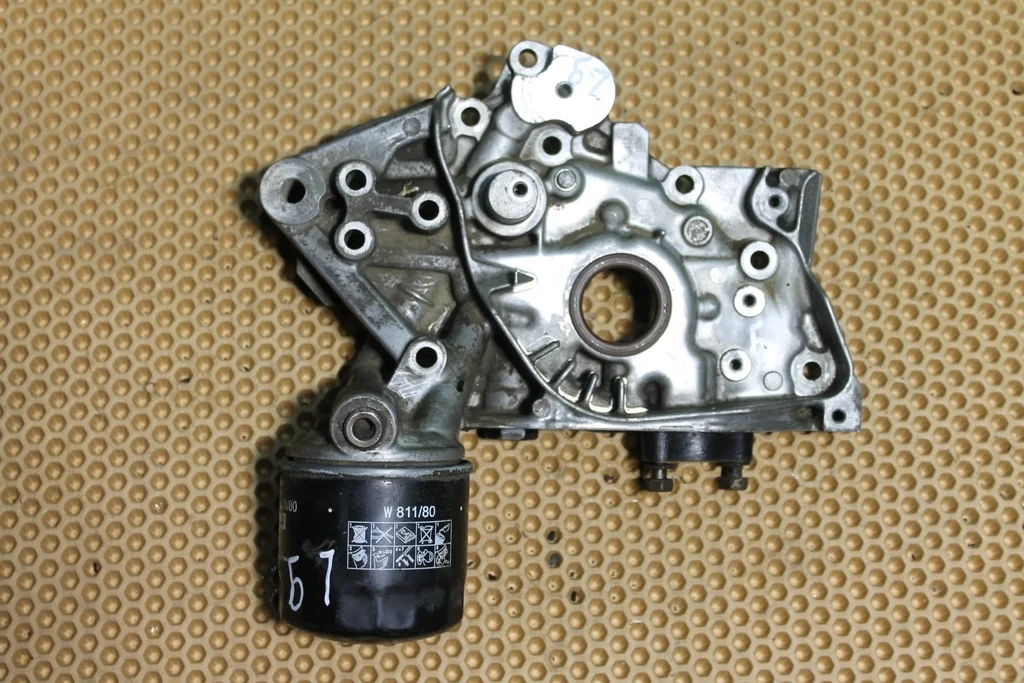 Б.у. масляный насос MITSUBISHI LANCER CS3A MITSUBISHI LANCER CS3A 1.6 2000-2011