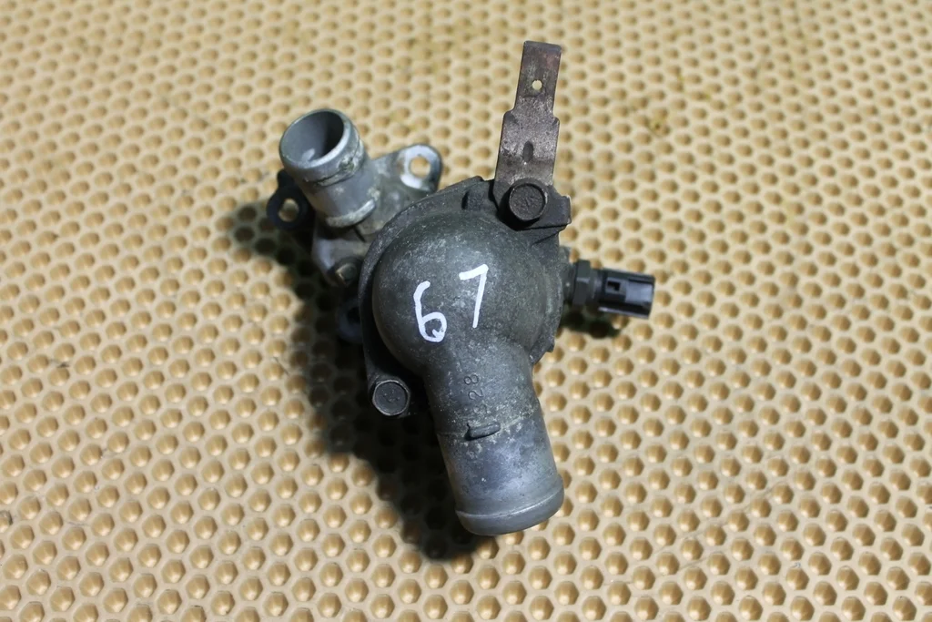 Б.у. корпус термостата MITSUBISHI LANCER CS3A MITSUBISHI LANCER CS3A 1.6 2000-2011