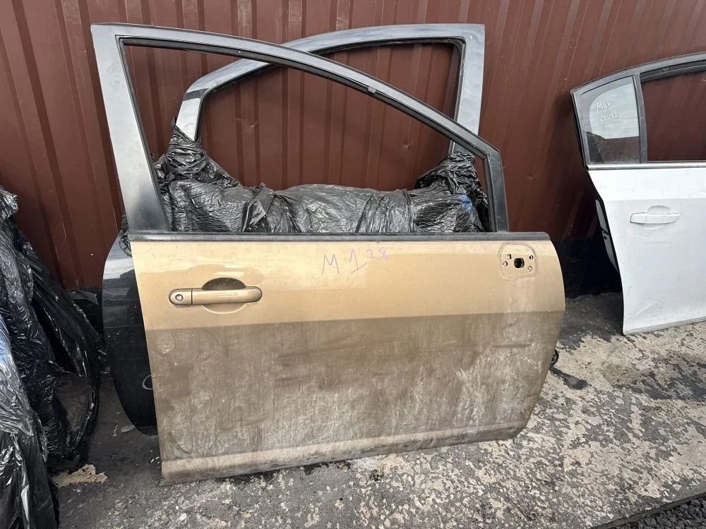 дверь передняя правая nissan tiida C11