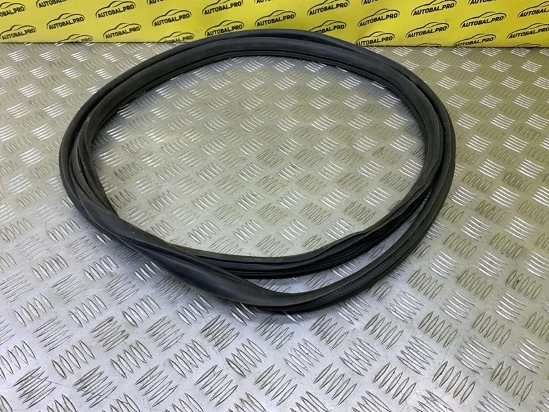 Уплотнительная резинка двери багажника Lexus LX 570 (2007-2022) 2008 6788160120 ВНЕДОРОЖНИК 5.7 I 3URFE