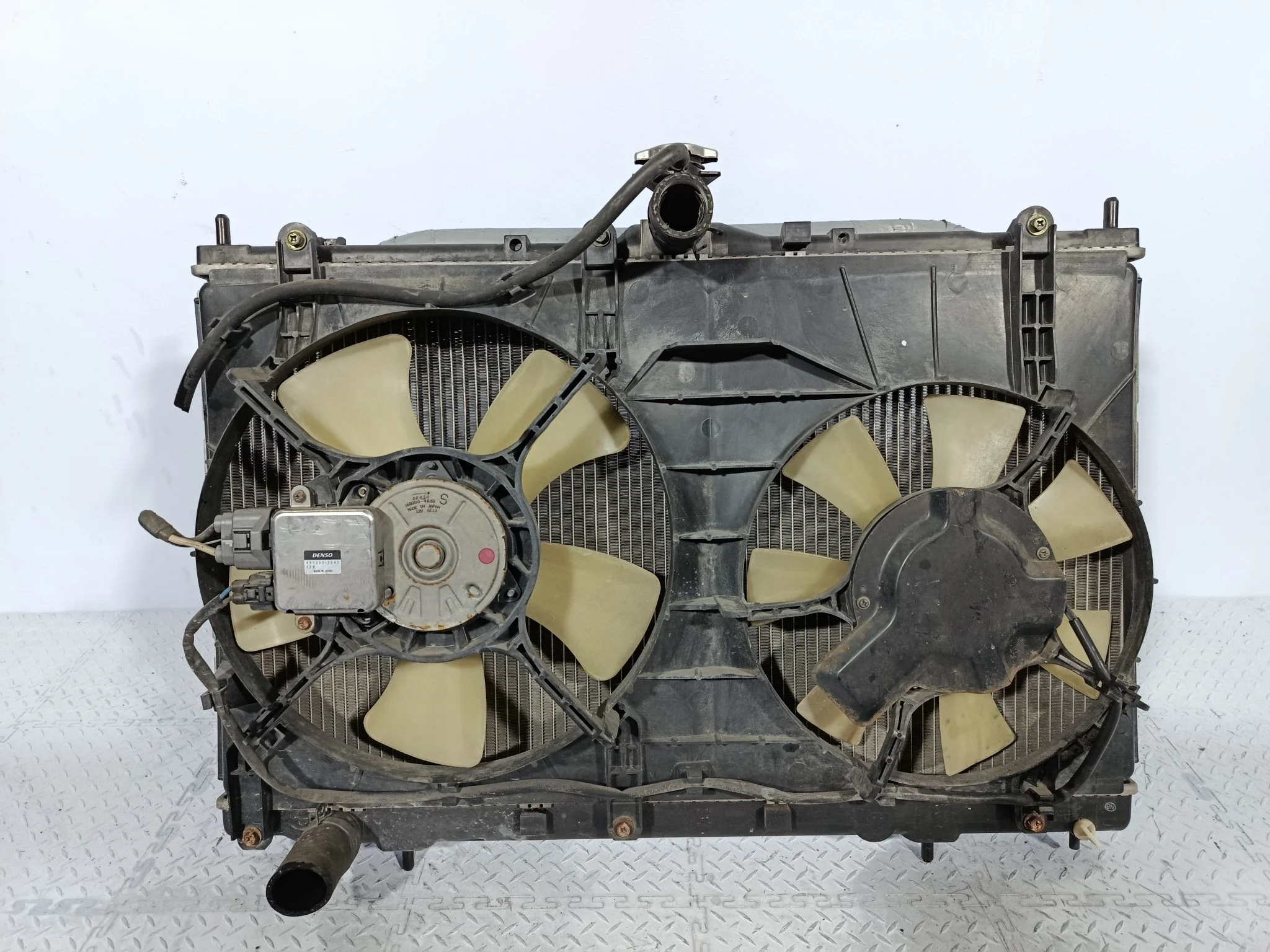 РАДИАТОР ДВИГАТЕЛЯ MITSUBISHI MR993566  KE775