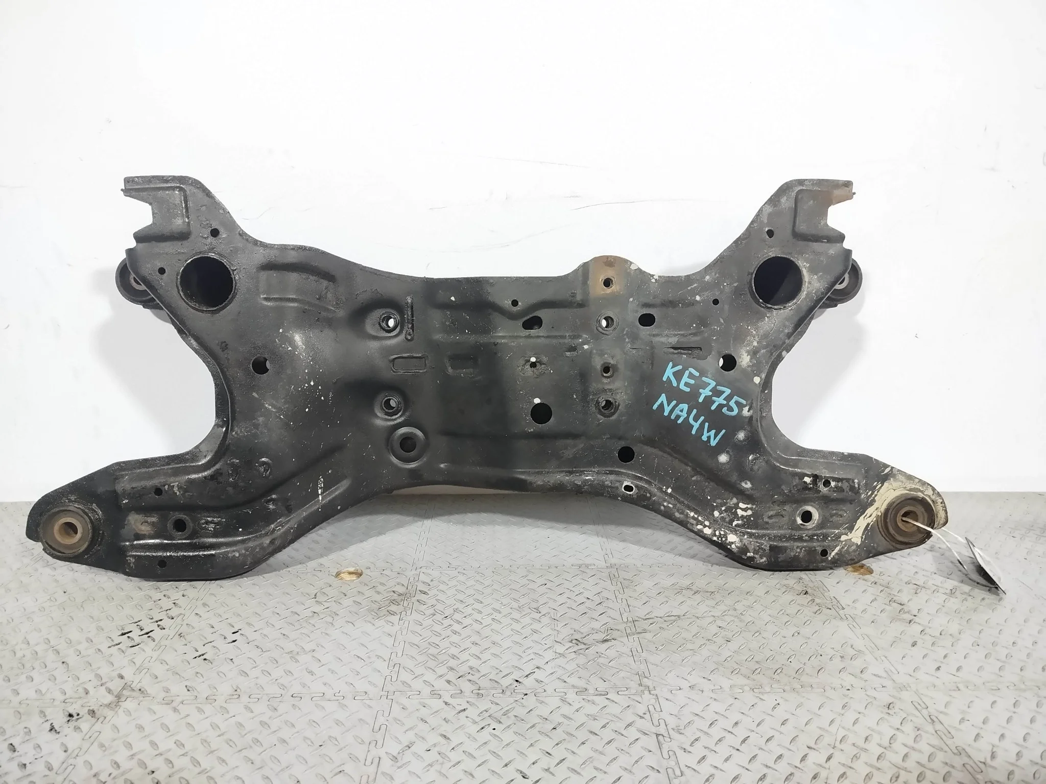 БАЛКА Двигатель/ПОДРАМНИК MITSUBISHI ПЕРЕДНЯЯ MR594300  KE775