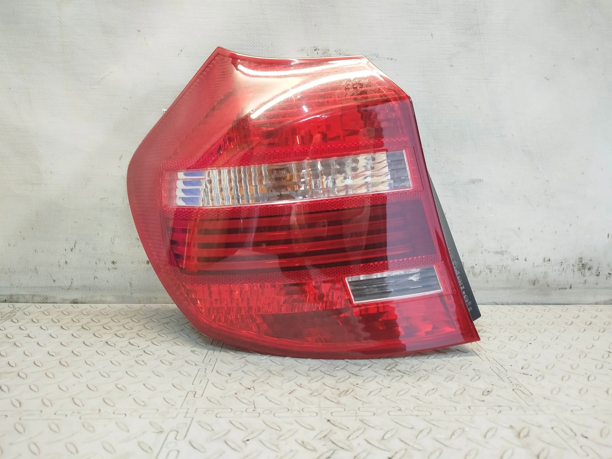 ФОНАРЬ BMW ЛЕВЫЙ 63217181297 KB1620