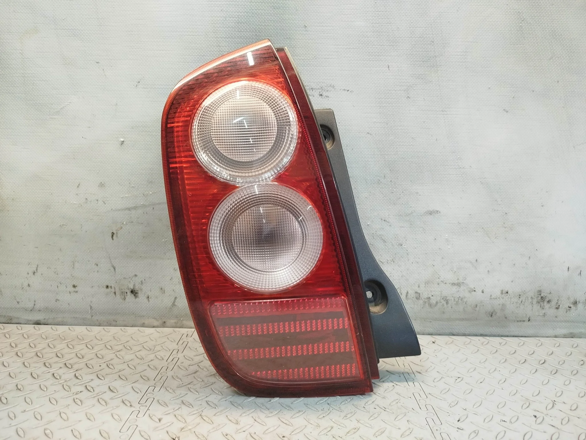 ФОНАРЬ NISSAN ЛЕВЫЙ 26555AX025 KB1658