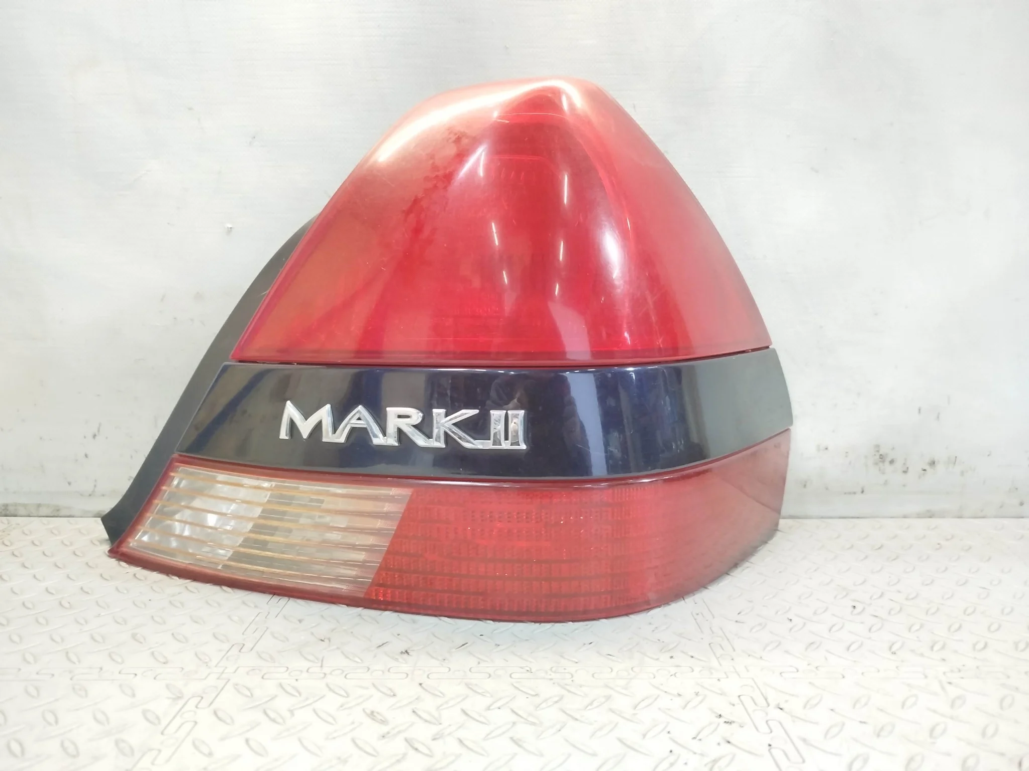 ФОНАРЬ TOYOTA ПРАВЫЙ 815502A090 KE778