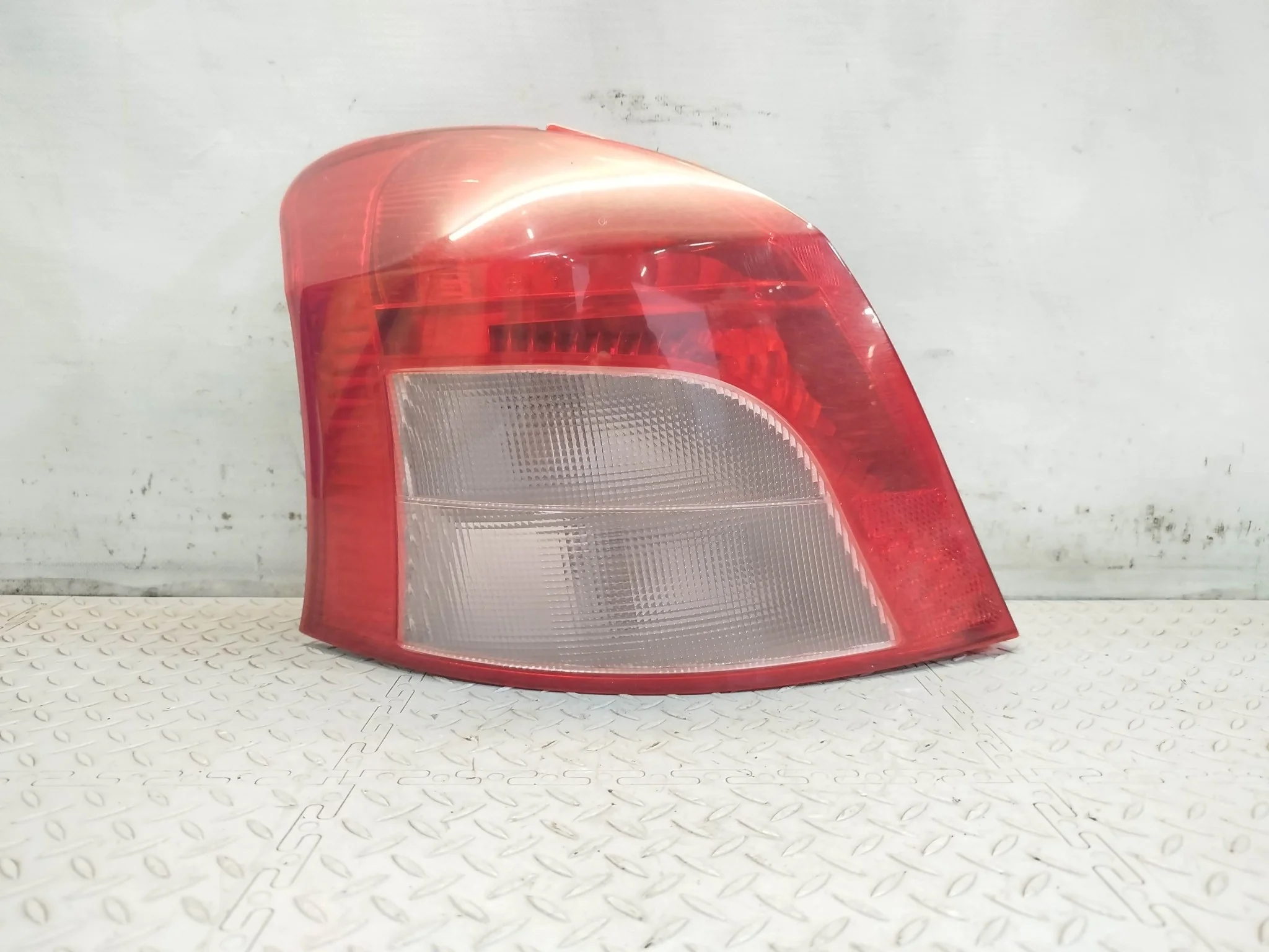 ФОНАРЬ TOYOTA ЛЕВЫЙ 8156052470 KB1610