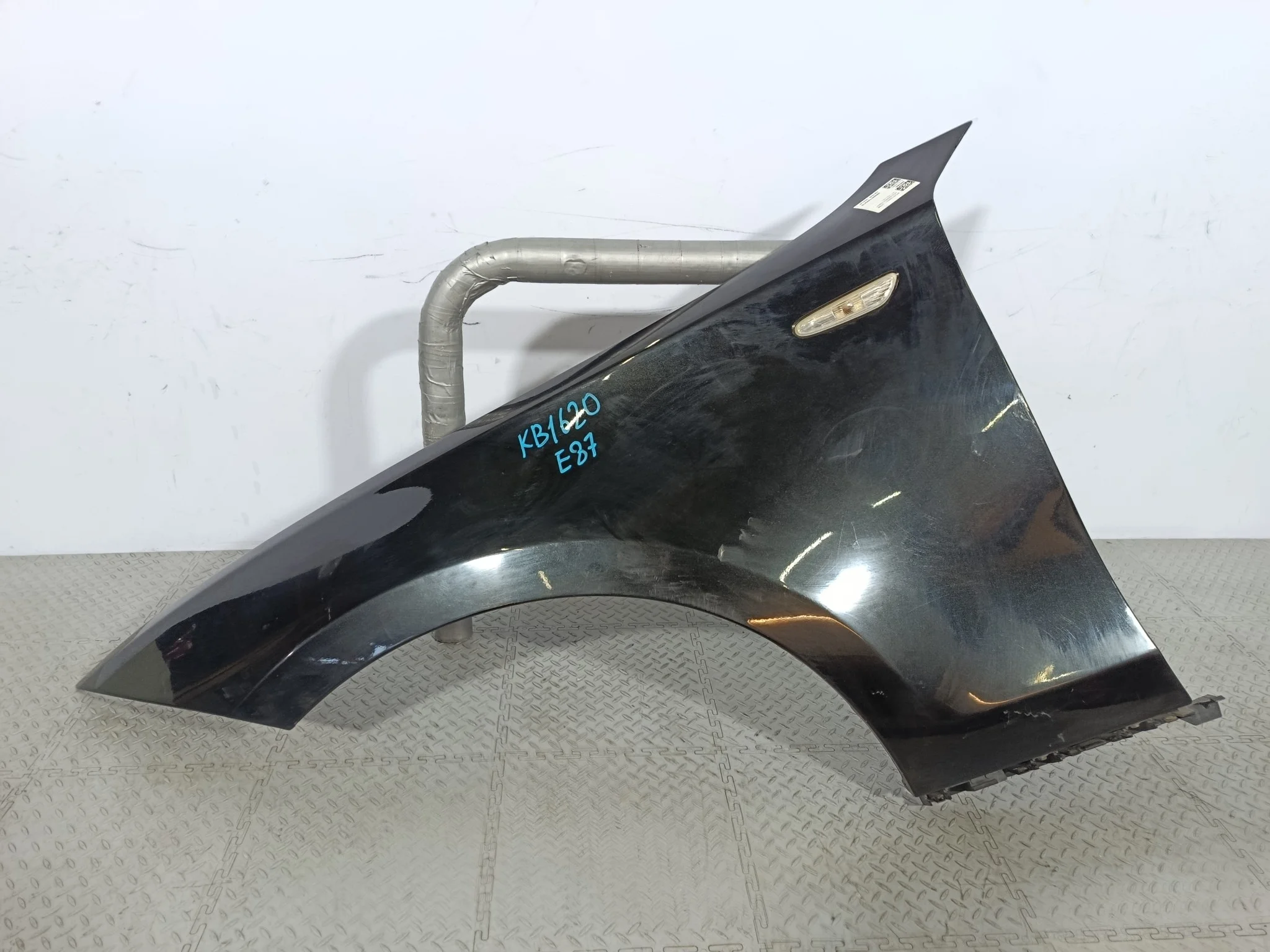 КРЫЛО BMW 1-SERIES 41357133227 ПЕРЕДНЕЕ ЛЕВОЕ черный KB1620