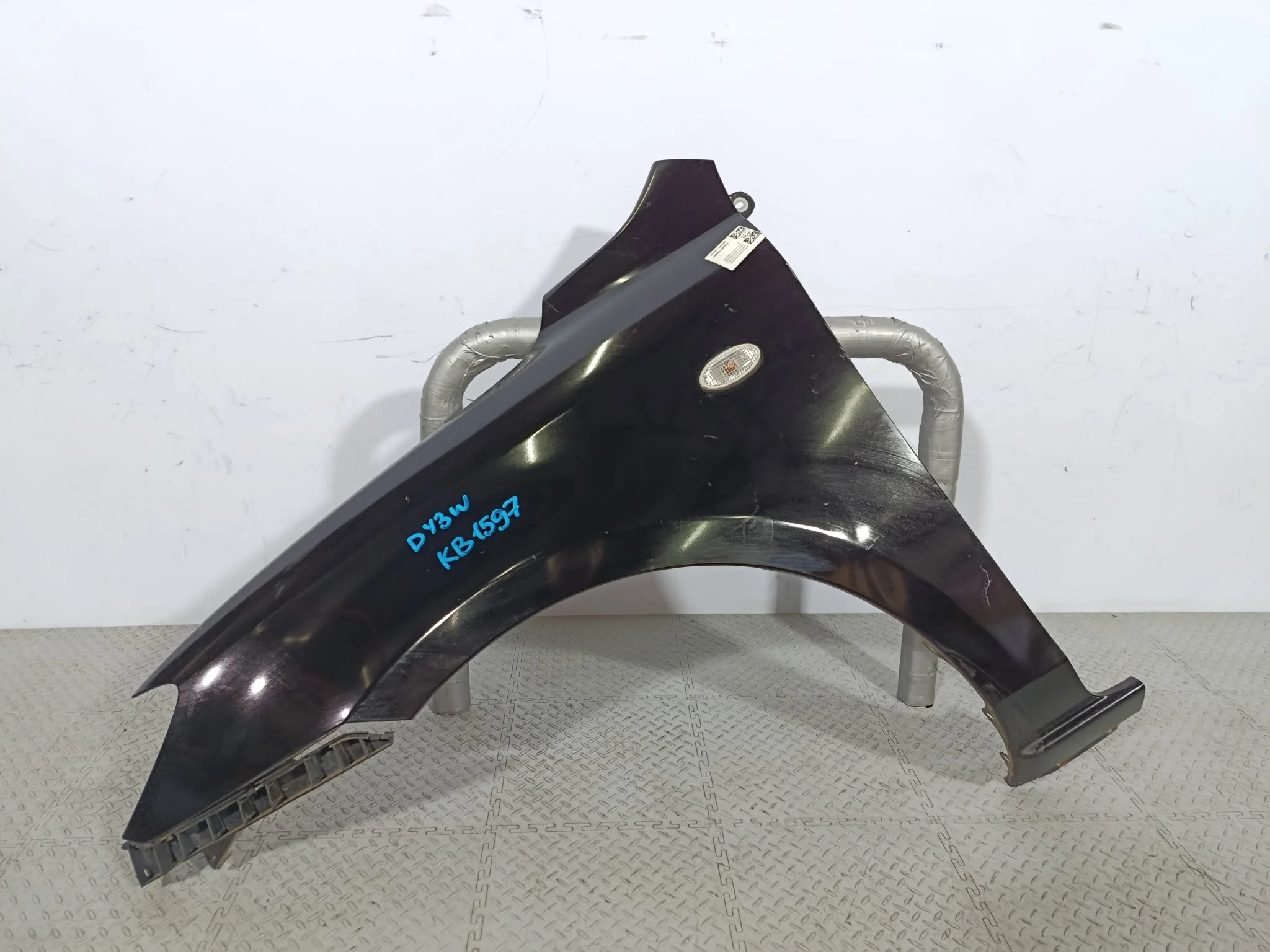 КРЫЛО MAZDA DEMIO MAZDA2 D35052211E ПЕРЕДНЕЕ ЛЕВОЕ черный, A3F KB1597