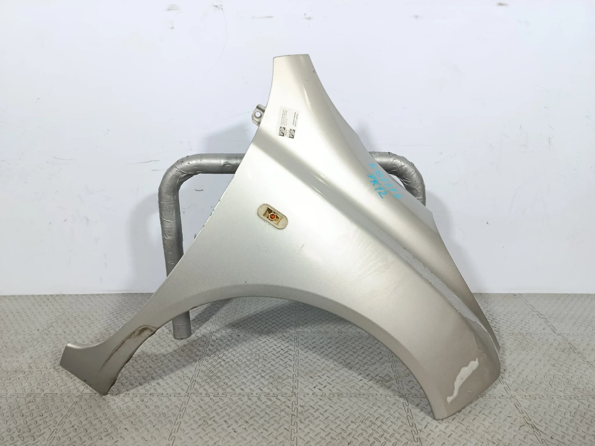 КРЫЛО NISSAN MARCH MICRA 63100AX030 ПЕРЕДНЕЕ ПРАВОЕ серебро, KY0 KB1616