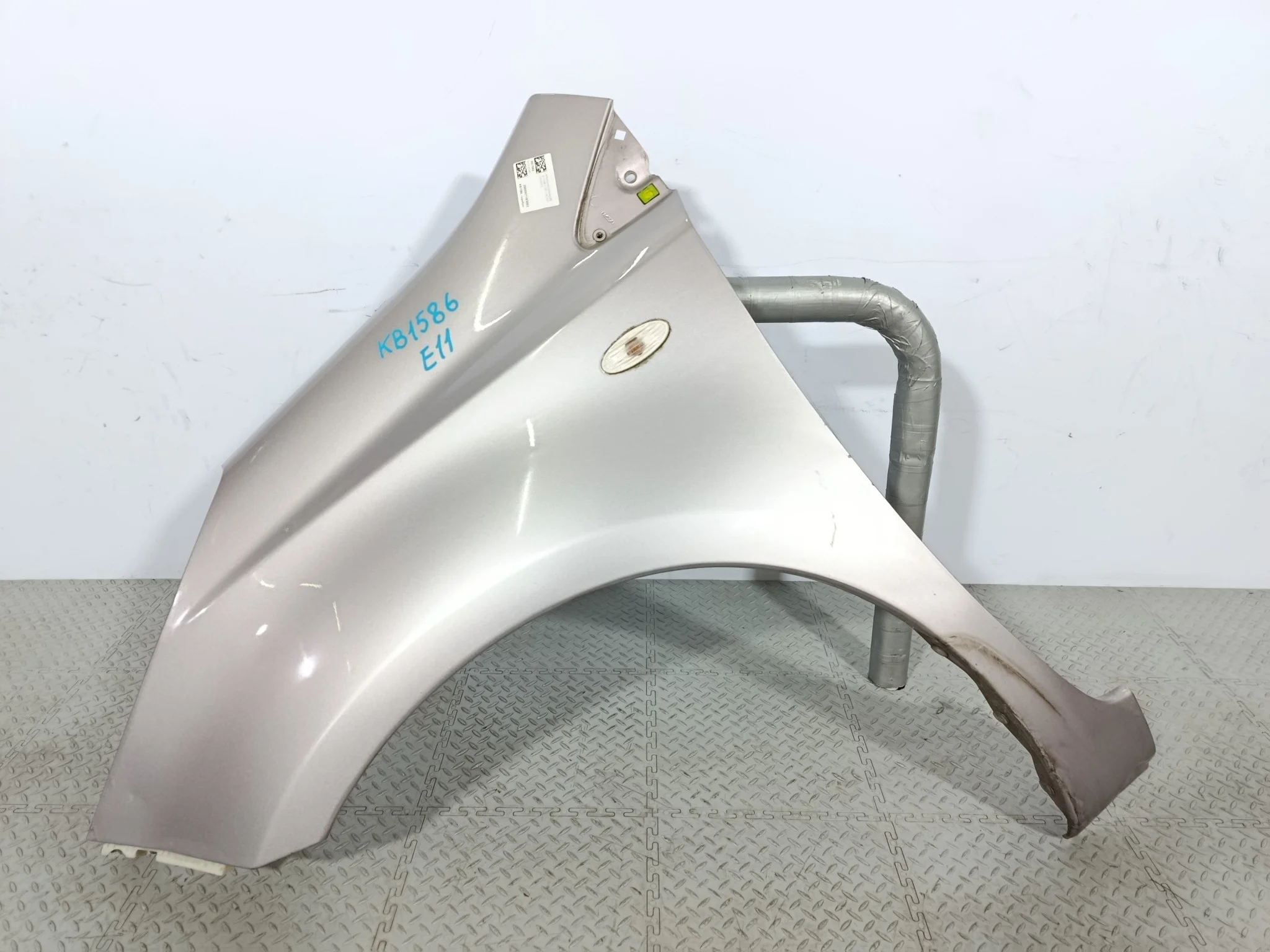 КРЫЛО NISSAN NOTE 631011U630 ПЕРЕДНЕЕ ЛЕВОЕ серебро, KAS KB1586