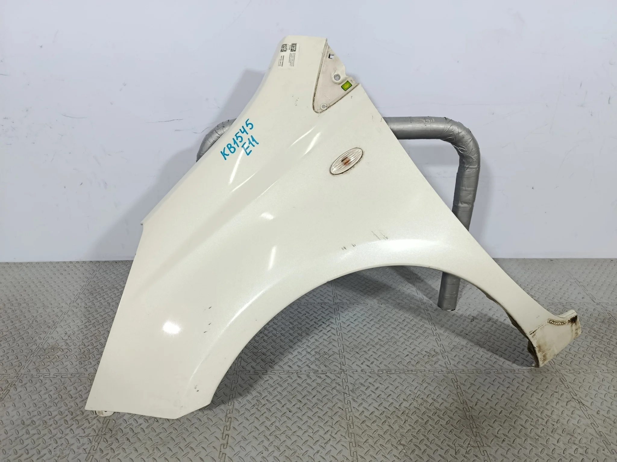 КРЫЛО NISSAN NOTE 631011U635 ПЕРЕДНЕЕ ЛЕВОЕ белый перламутр, QX1 KB1545