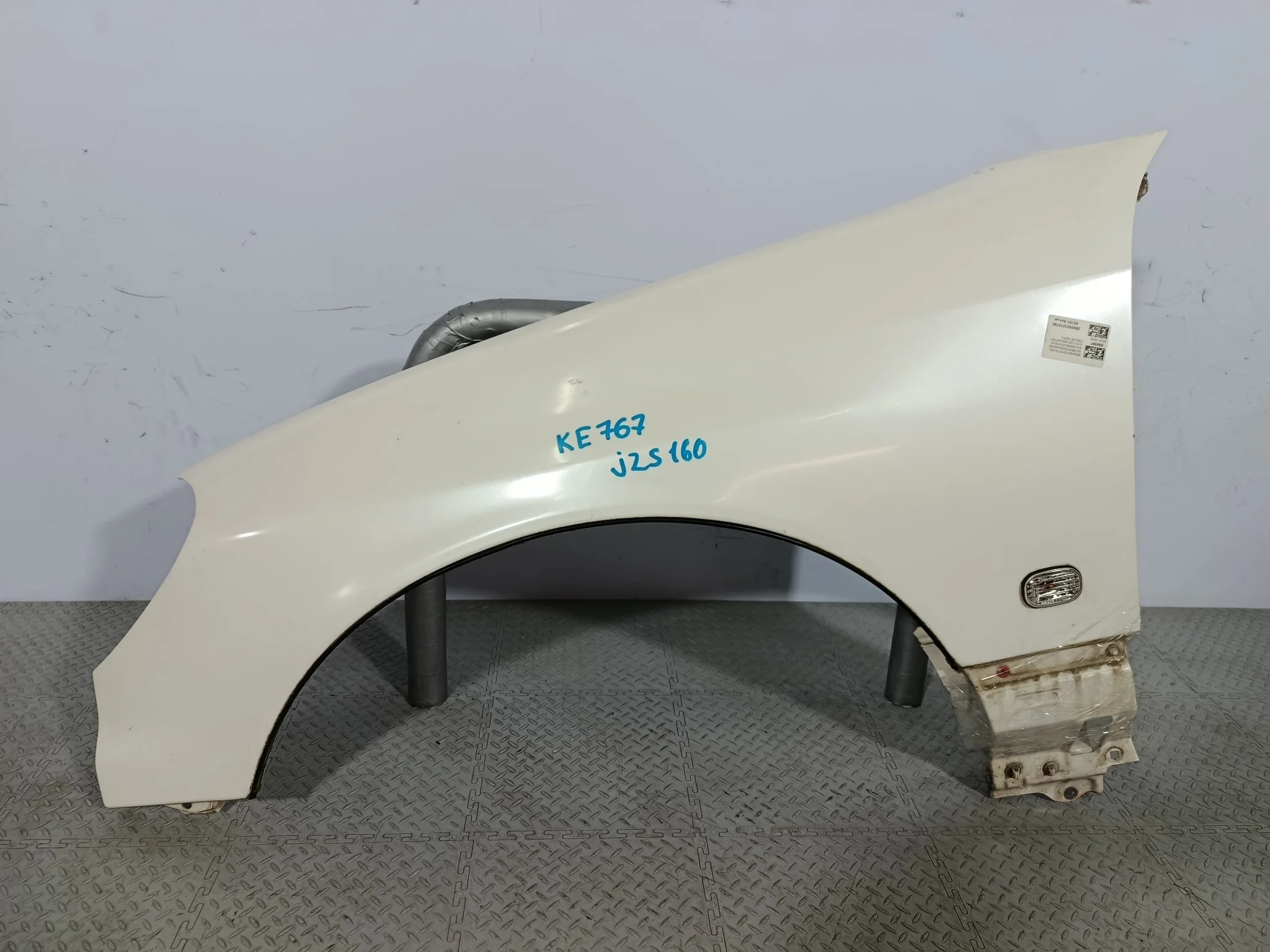 КРЫЛО TOYOTA LEXUS ARISTO GS300 GS400 GS430 538023F100 ПЕРЕДНЕЕ ЛЕВОЕ белый, 051 KE767