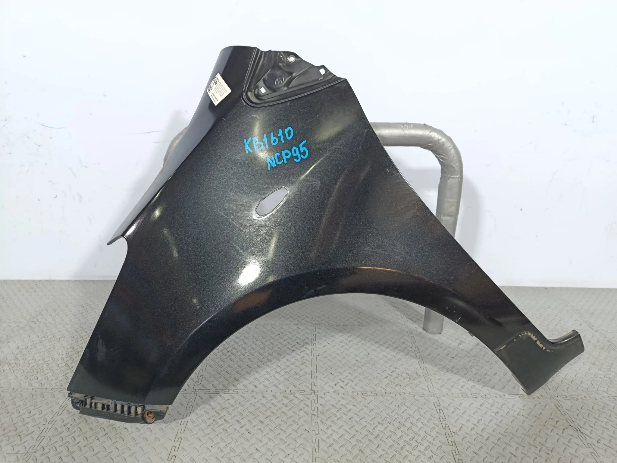 КРЫЛО TOYOTA VITZ YARIS 5381252210 ПЕРЕДНЕЕ ЛЕВОЕ черный, 209 KB1610