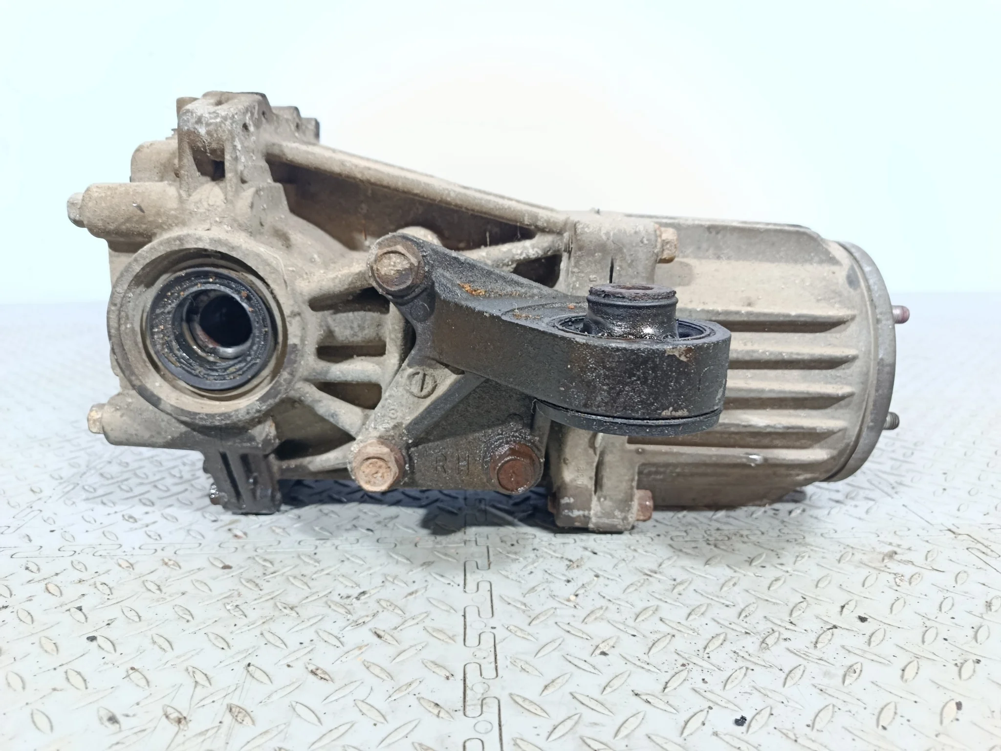 РЕДУКТОР MITSUBISHI ЗАДНИЙ 3501A114 KE777