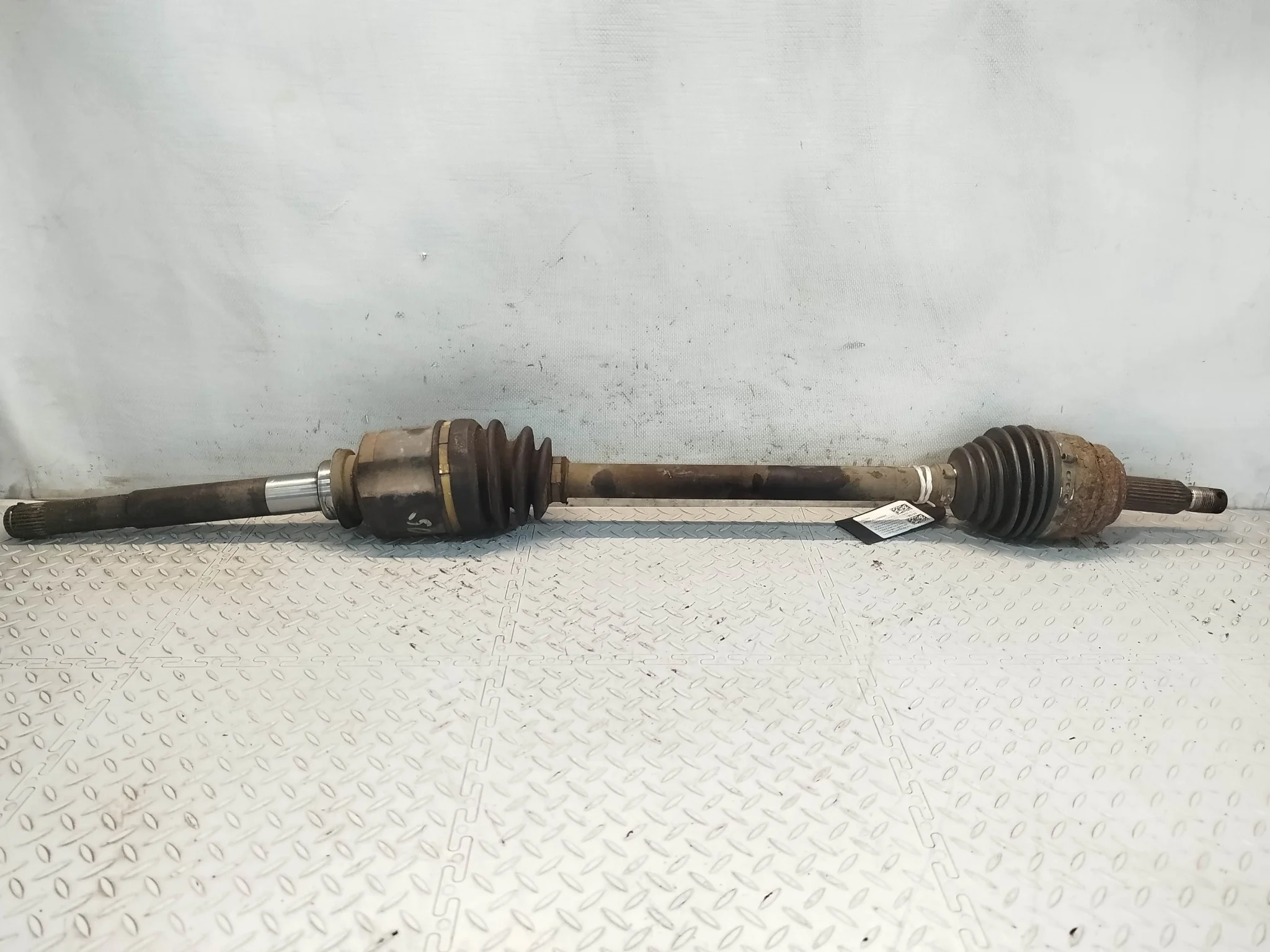 ПРИВОД MITSUBISHI ПЕРЕДНИЙ ПРАВЫЙ 3815A068 KE777