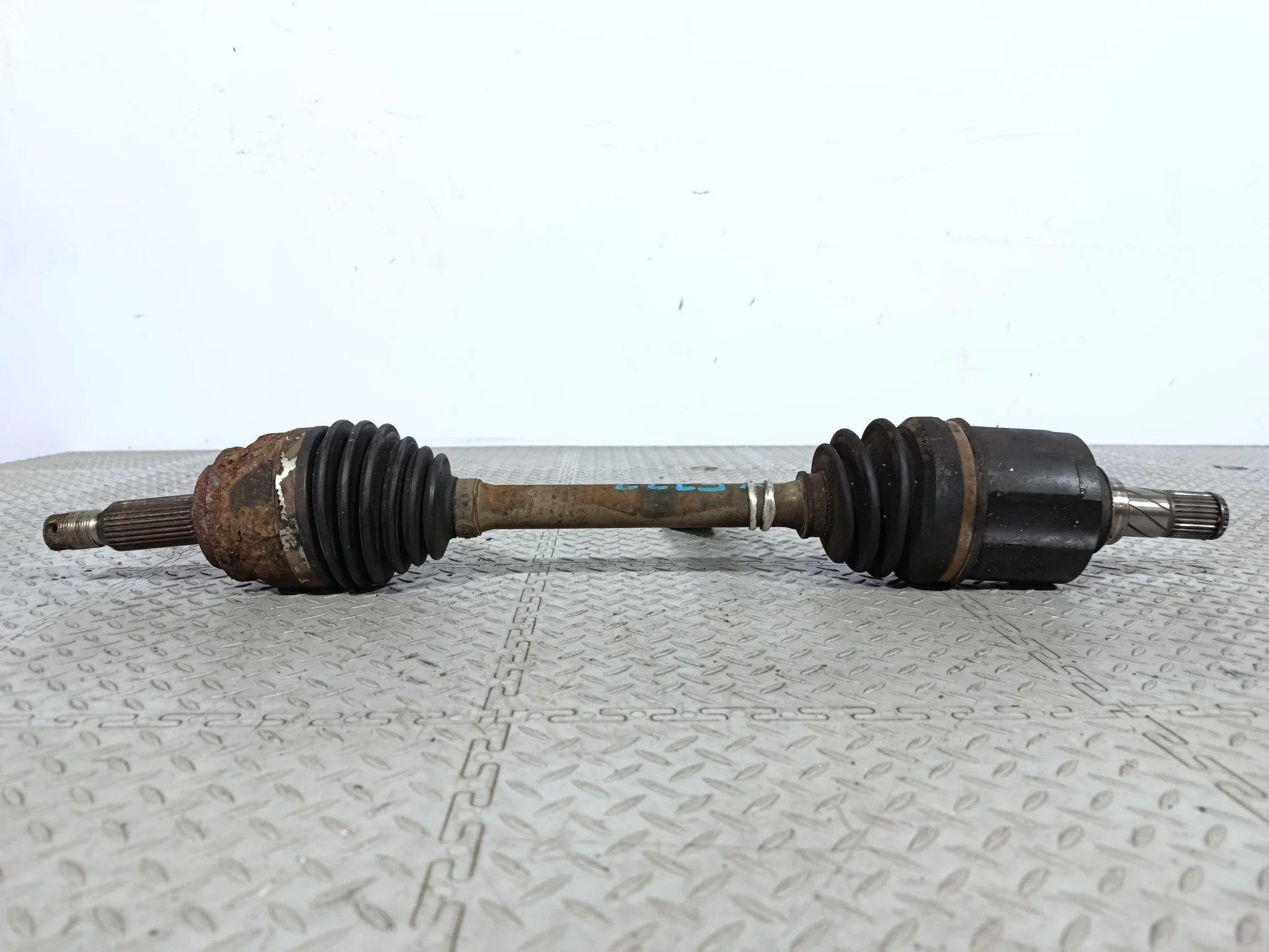 ПРИВОД MITSUBISHI ПЕРЕДНИЙ ЛЕВЫЙ 3815A065 KE777