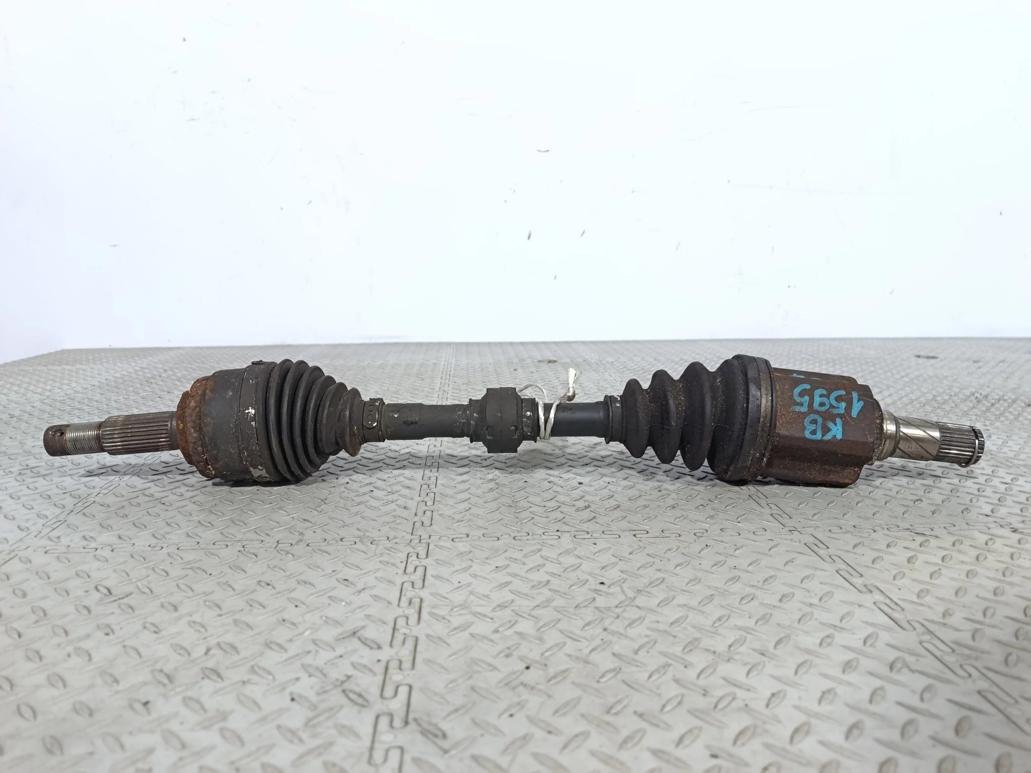 ПРИВОД NISSAN ПЕРЕДНИЙ ЛЕВЫЙ 39101CN000 KB1595