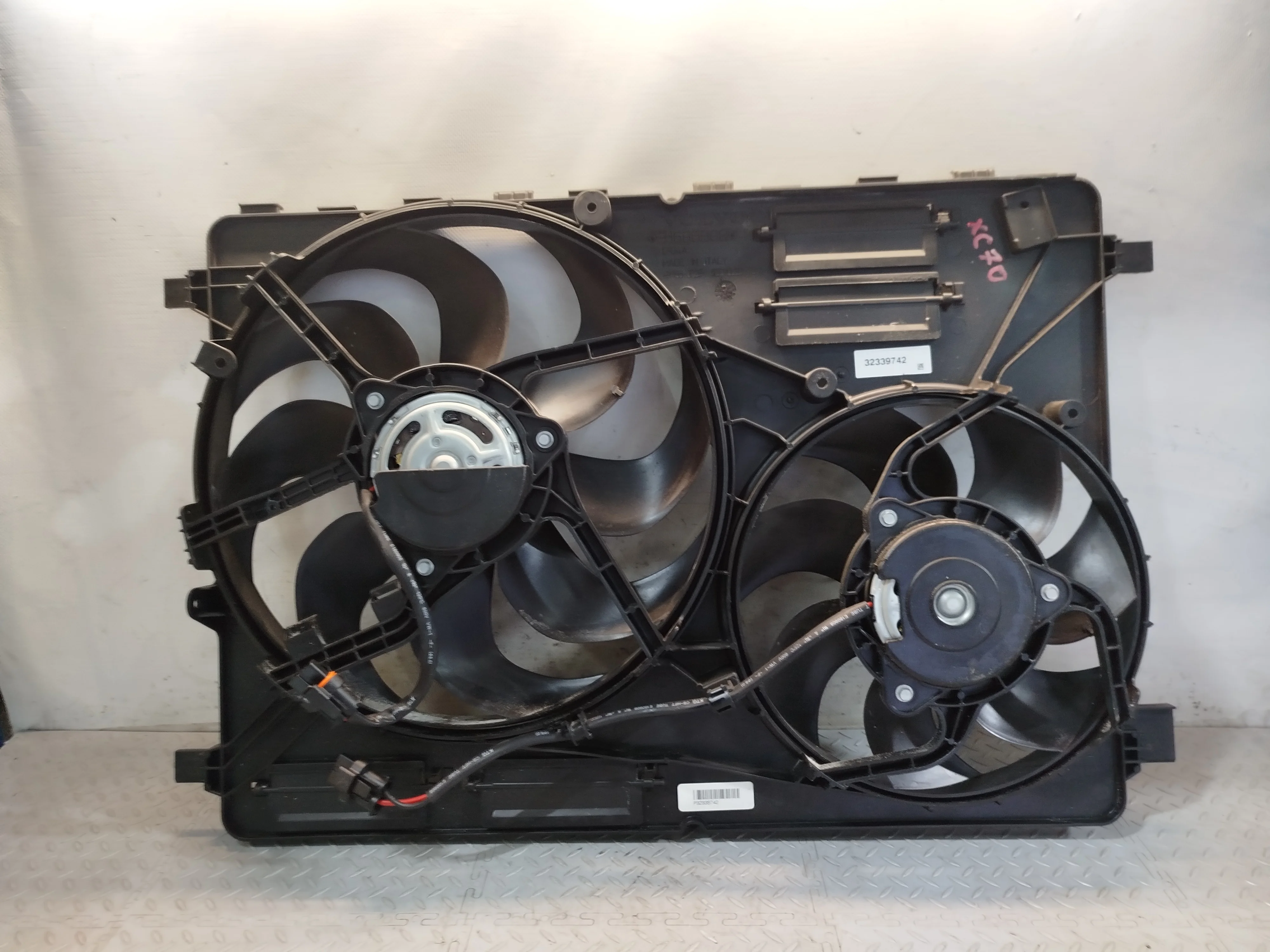 ДИФФУЗОР VOLVO ПРАВО 31338823