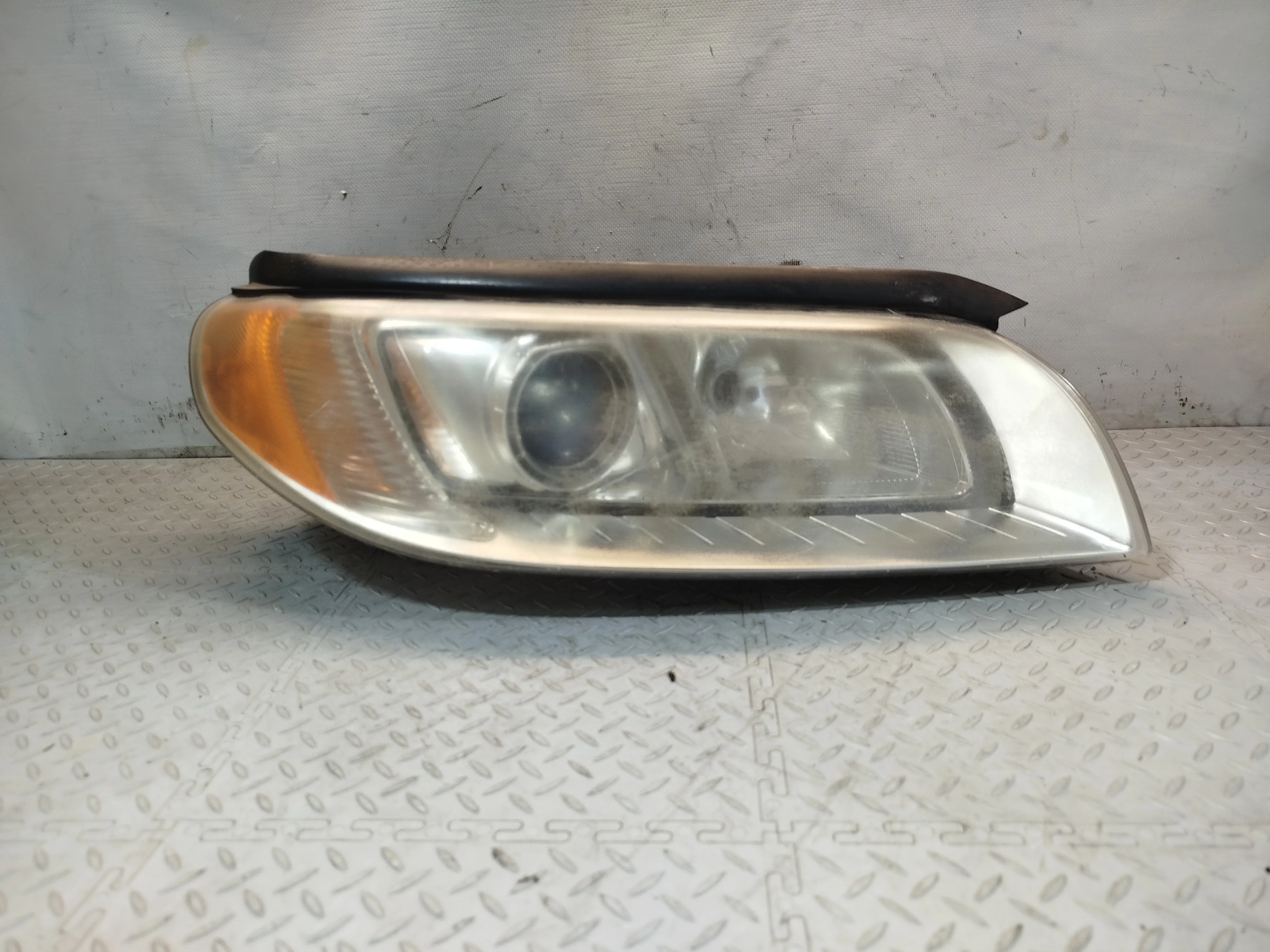 ФАРА VOLVO ПРАВАЯ 31353541 XE244Z