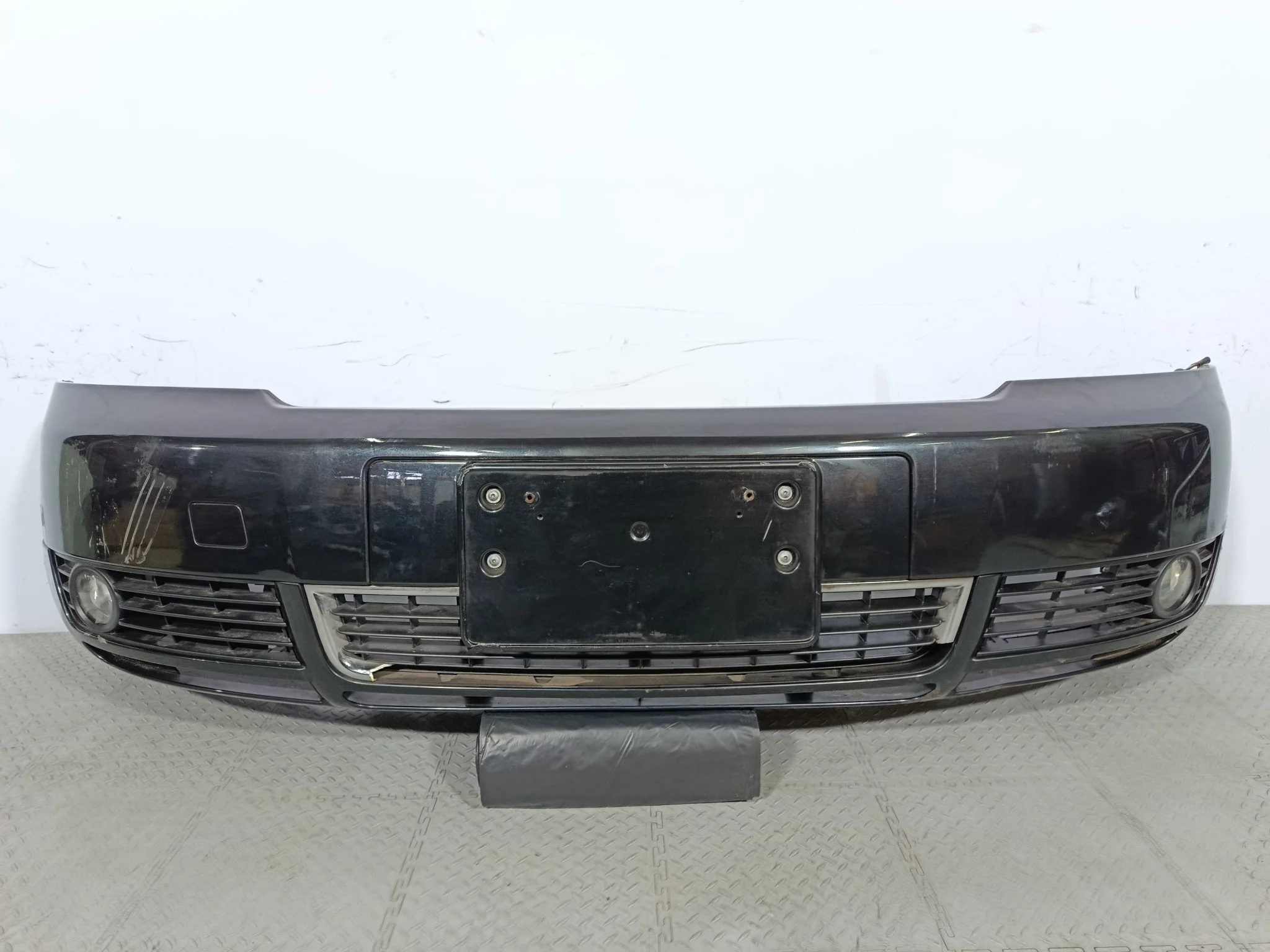 БАМПЕР AUDI A4 8E0807103G ПЕРЕДНИЙ черный, LZ9W S4234Z