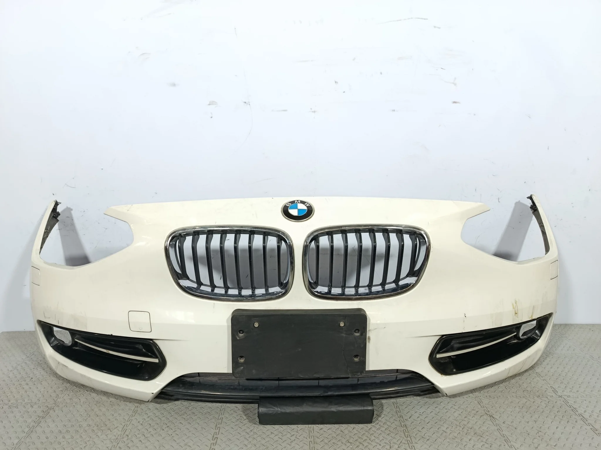 БАМПЕР BMW 1-SERIES 51117292968 ПЕРЕДНИЙ белый DY655Z