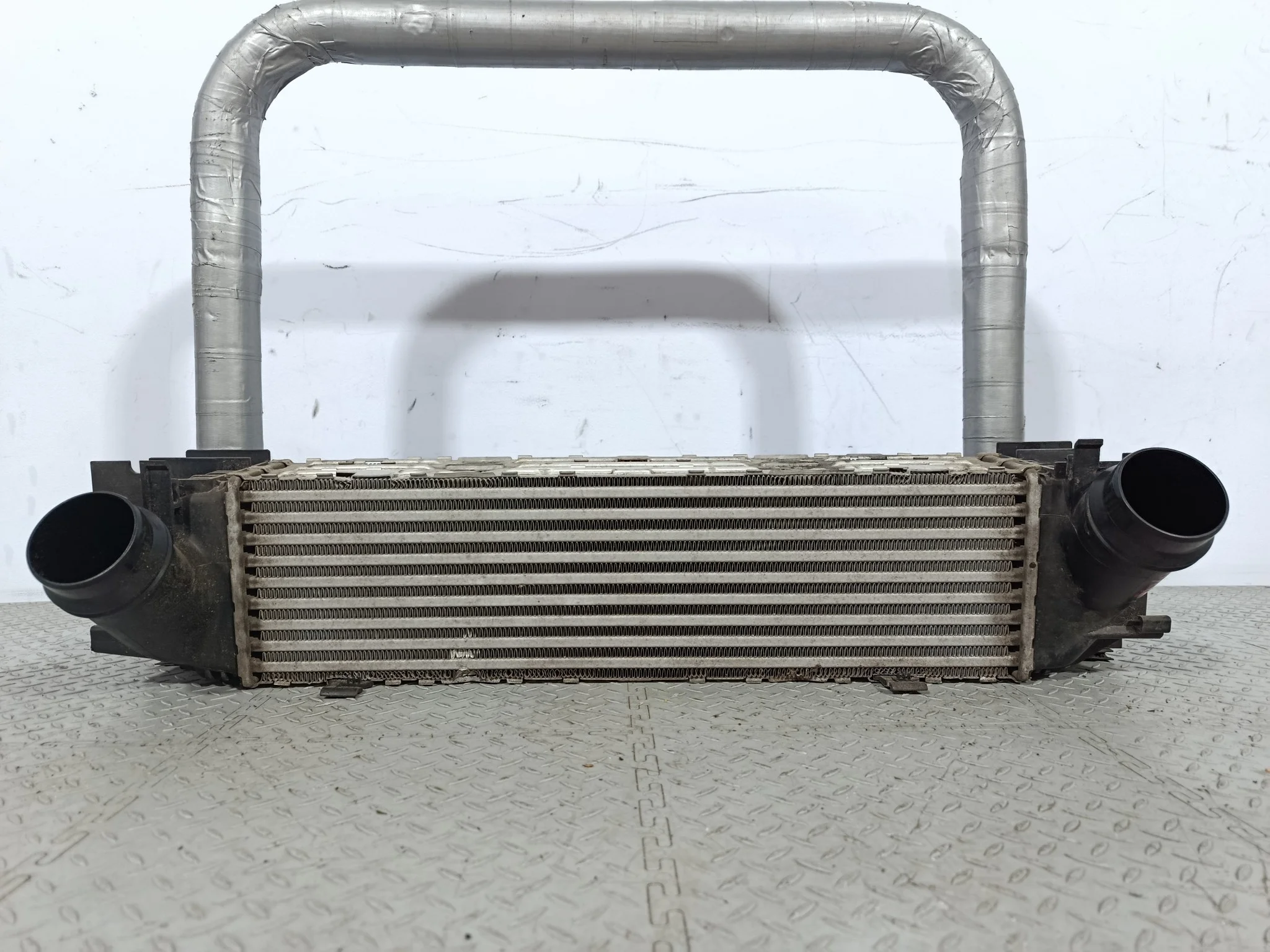 РАДИАТОР ИНТЕРКУЛЕРА BMW 17517618809 DY655Z