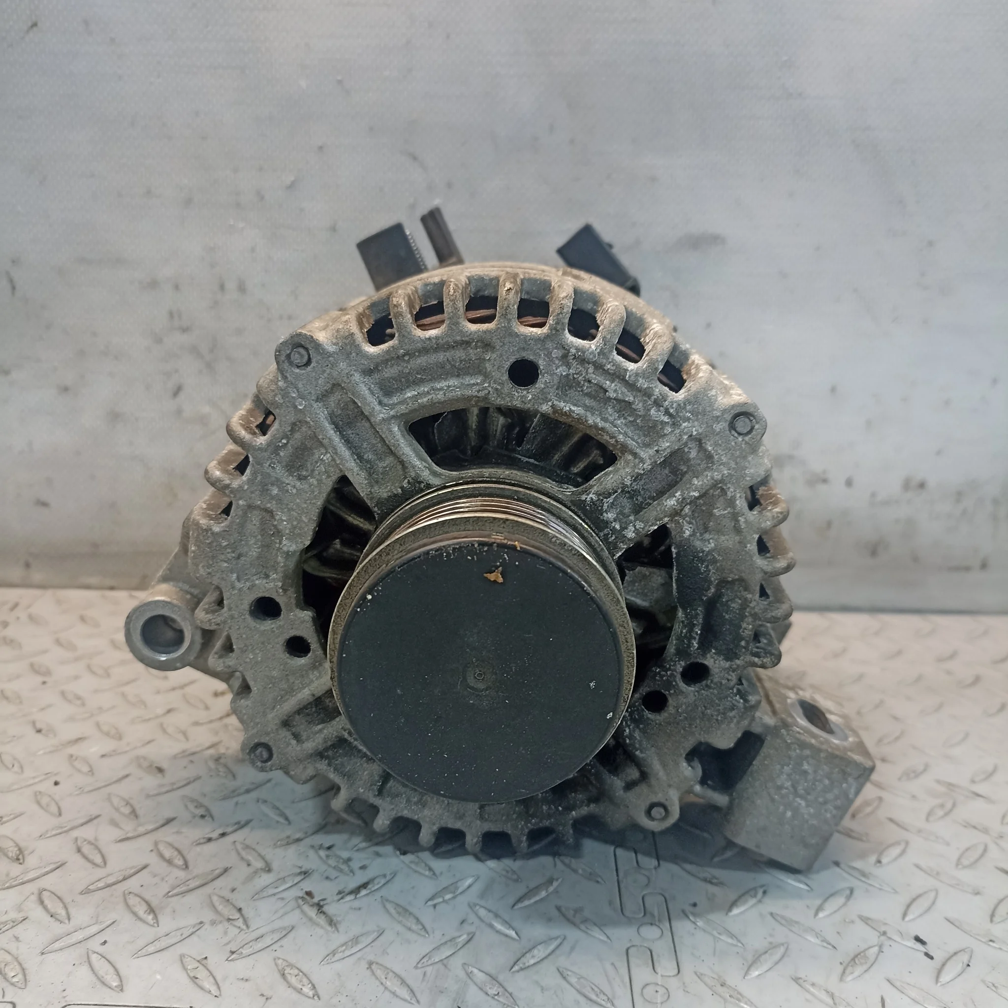 ГЕНЕРАТОР FORD VOLVO 30773111 KB1470Z