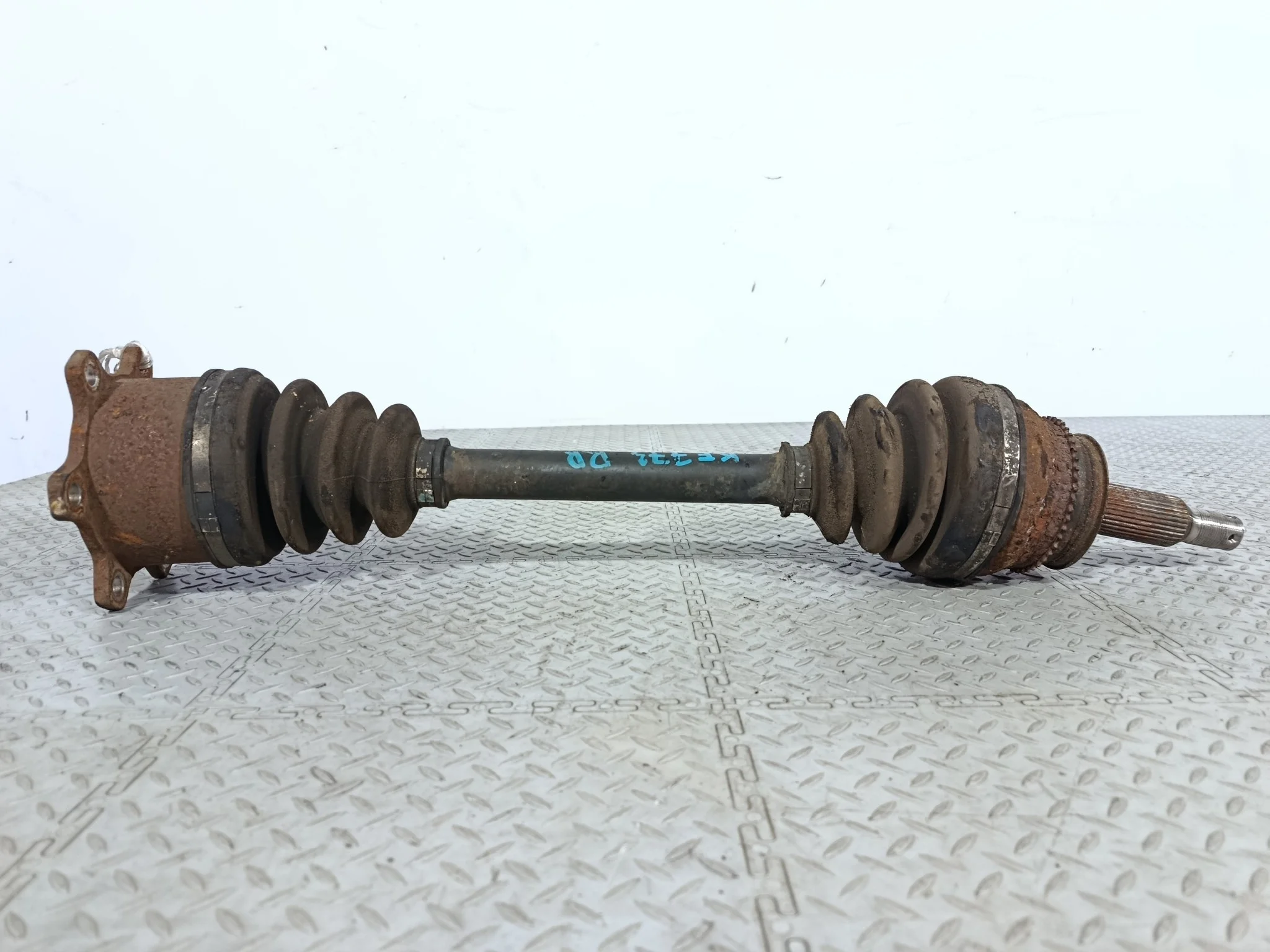 ПРИВОД MITSUBISHI ЗАДНИЙ ПРАВЫЙ MR528647 KE773(1)