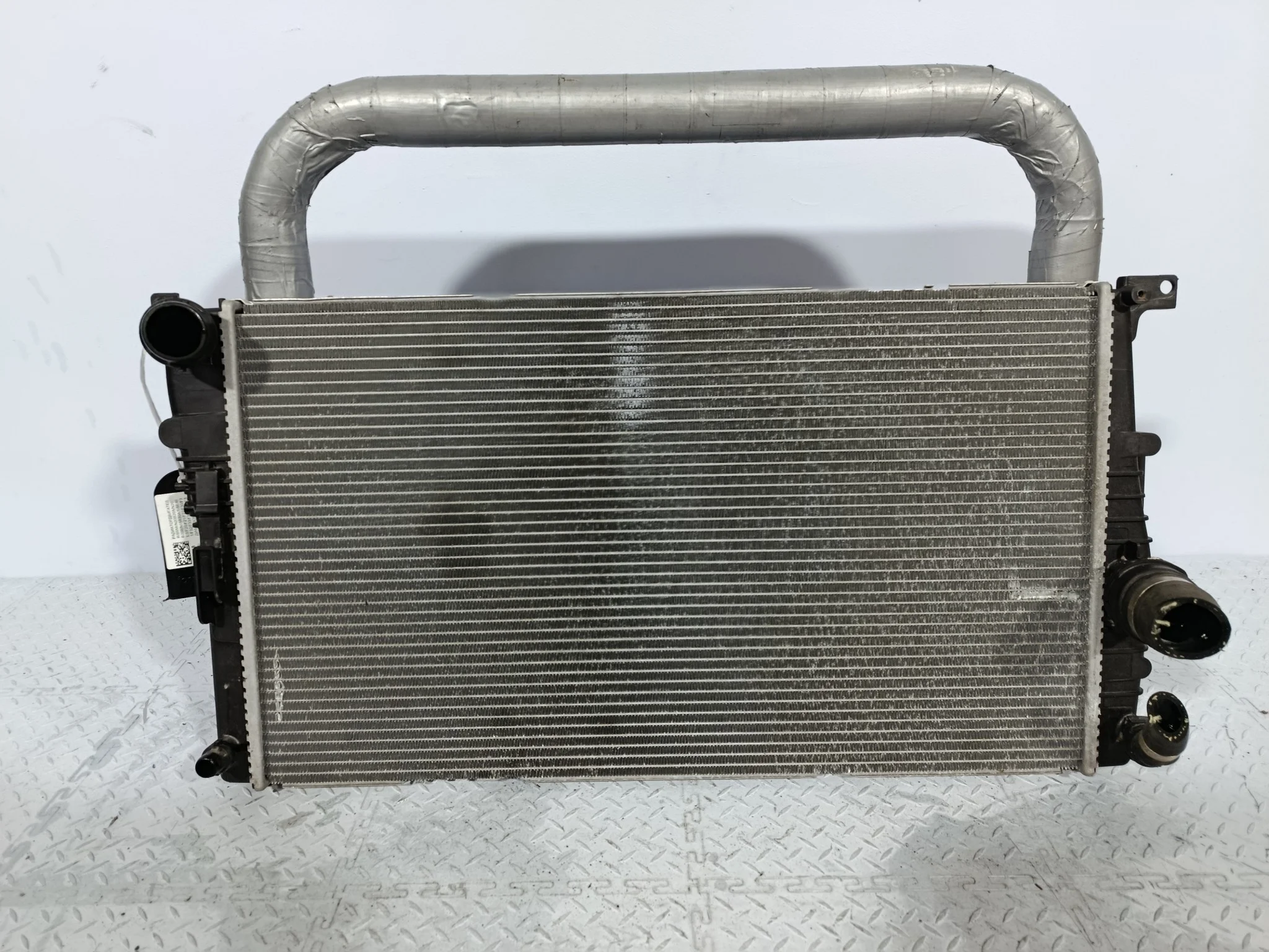 РАДИАТОР ДВИГАТЕЛЯ BMW 17118672104 KE775