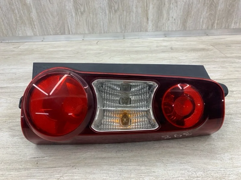 Фонарь PEUGEOT PARTNER 2013 9680607880 ФУРГОН DV6DTED, задний правый