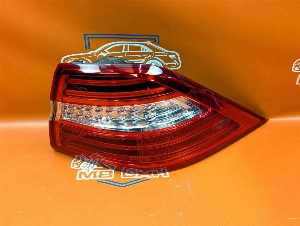 Фонарь задний правый Mercedes-Benz