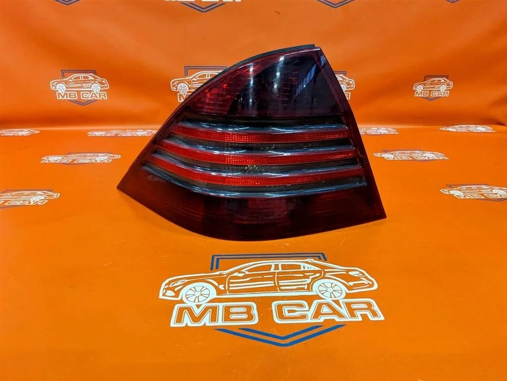 Фонарь задний левый Mercedes-Benz
