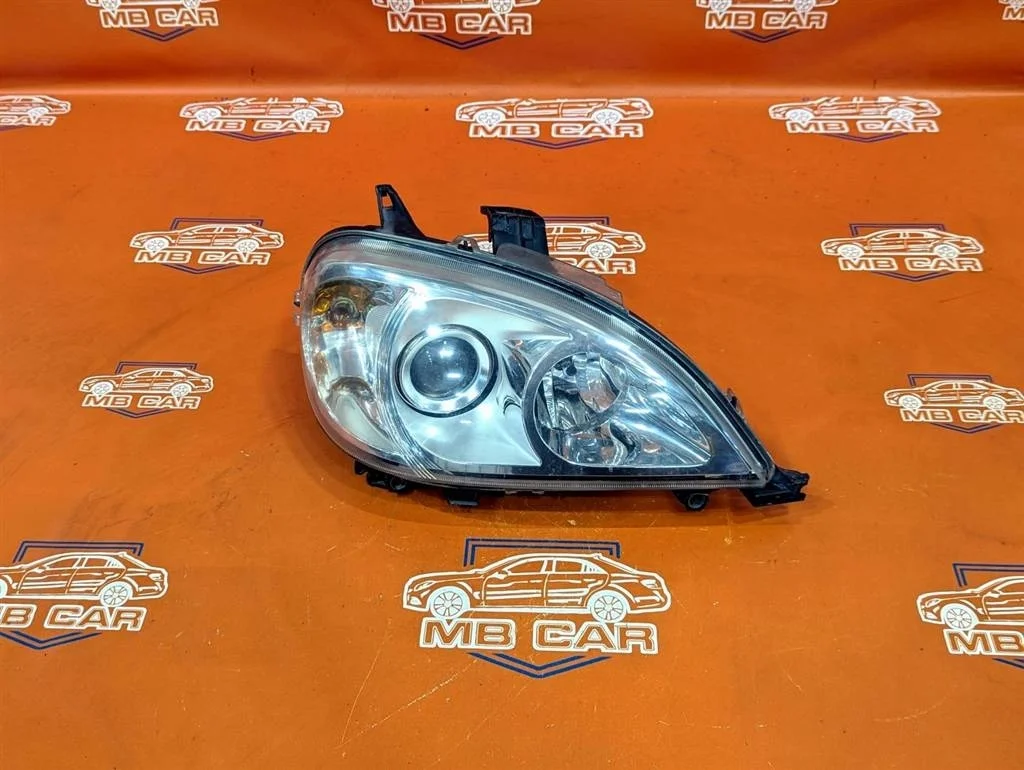 Фара правая Mercedes-Benz