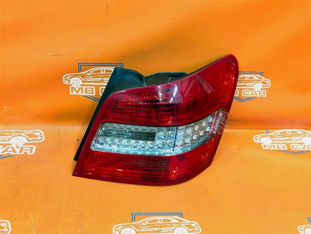 Фонарь задний правый Mercedes-Benz