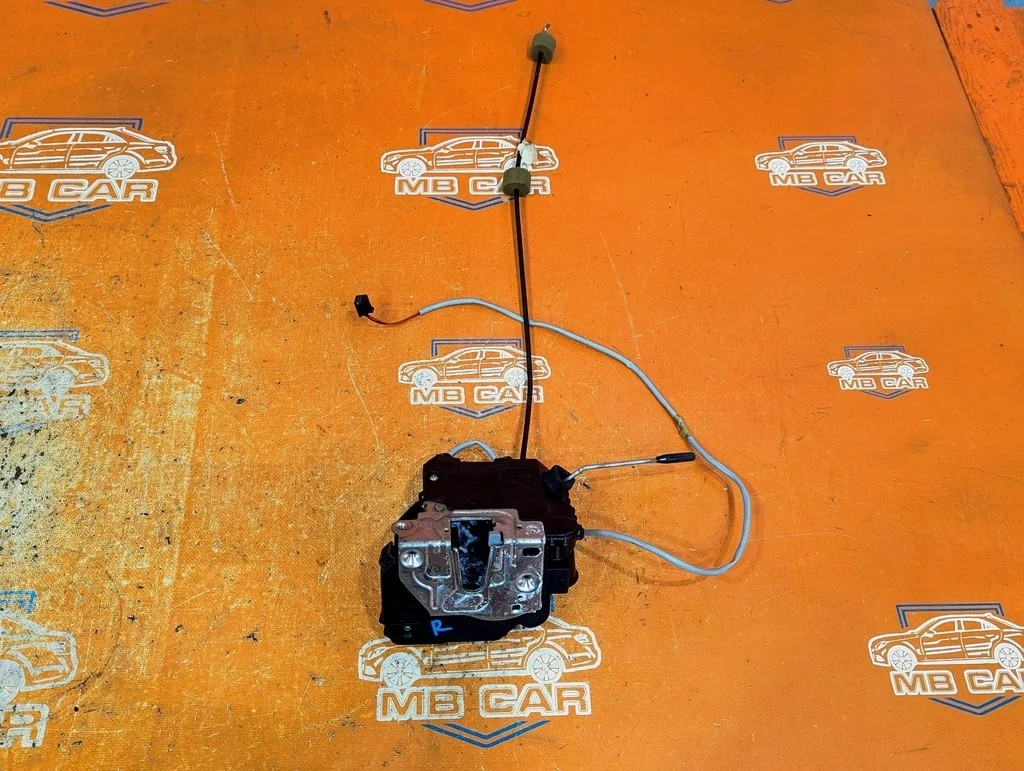 Замок двери передней правой Mercedes-Benz
