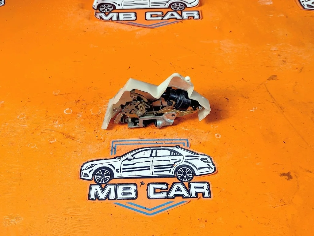 Замок двери задней левой Mercedes-Benz